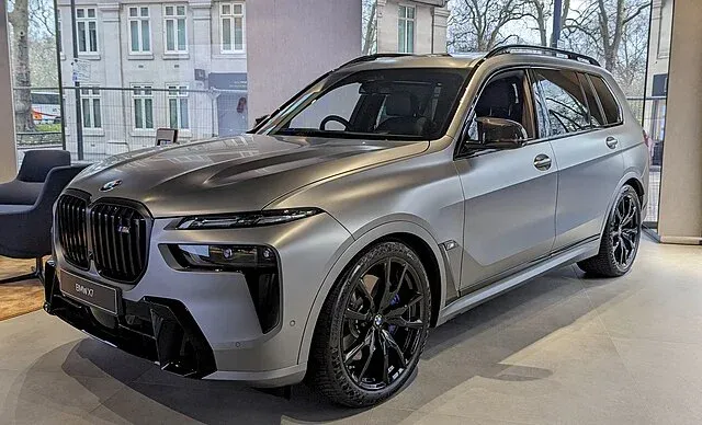 2025 BMW X7 M60i